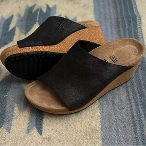 NWOT Papillio Black Wedges